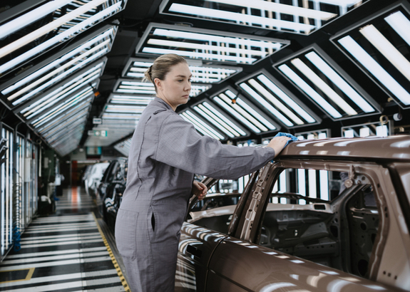 Sprijin pentru cel mai mare producător auto din Marea Britanie, după un atac cibernetic masiv