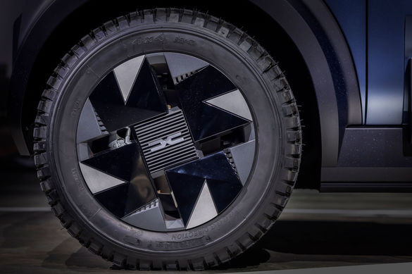 ULTIMA ORĂ VIDEO & FOTO Premieră mondială Dacia Hipster Concept – o mașină electrică de numai 3 metri care inaugurează un nou segment auto în Europa