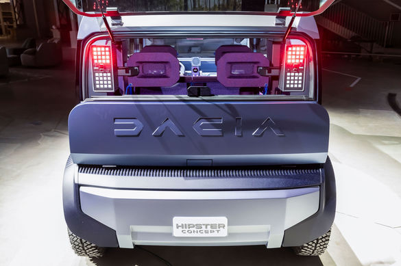 ULTIMA ORĂ VIDEO & FOTO Premieră mondială Dacia Hipster Concept – o mașină electrică de numai 3 metri care inaugurează un nou segment auto în Europa