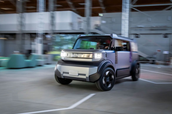 ULTIMA ORĂ VIDEO & FOTO Premieră mondială Dacia Hipster Concept – o mașină electrică de numai 3 metri care inaugurează un nou segment auto în Europa