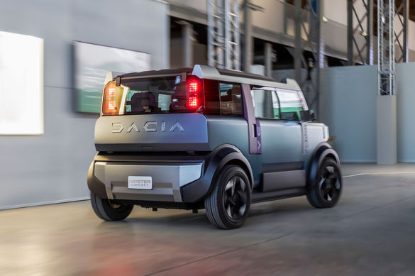 ULTIMA ORĂ VIDEO & FOTO Premieră mondială Dacia Hipster Concept – o mașină electrică de numai 3 metri care inaugurează un nou segment auto în Europa