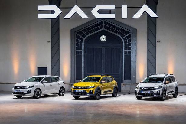 ULTIMA ORĂ VIDEO&FOTO Noile Dacia Sandero, Logan și Jogger, lansate cu un nou design și motoare hybrid