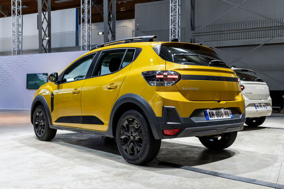 ULTIMA ORĂ VIDEO&FOTO Noile Dacia Sandero, Logan și Jogger, lansate cu un nou design și motoare hybrid