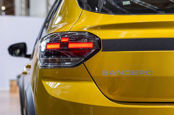 ULTIMA ORĂ VIDEO&FOTO Noile Dacia Sandero, Logan și Jogger, lansate cu un nou design și motoare hybrid