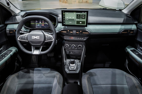 ULTIMA ORĂ VIDEO&FOTO Noile Dacia Sandero, Logan și Jogger, lansate cu un nou design și motoare hybrid