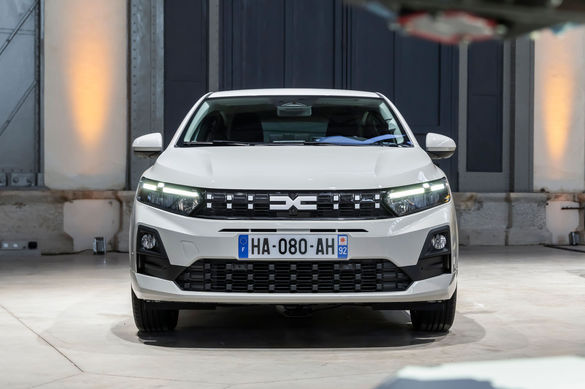ULTIMA ORĂ VIDEO&FOTO Noile Dacia Sandero, Logan și Jogger, lansate cu un nou design și motoare hybrid