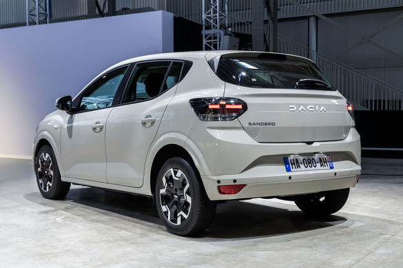 ULTIMA ORĂ VIDEO&FOTO Noile Dacia Sandero, Logan și Jogger, lansate cu un nou design și motoare hybrid