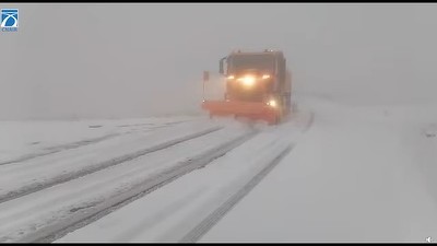 Circulația pe Transfăgărășan, închisă. Stratul de zăpadă are 30 de centimetri