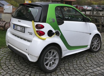Vânzările globale de mașini electrice au atins un record