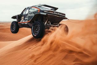 ULTIMA ORĂ Dacia Sandrider și Sebastien Loeb, pe primul loc înainte de ultima etapă a Raliului Marocului