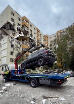 FOTO Proprietarii automobilelor distruse în explozia din Capitală primesc de la Primărie abonamente gratuite pe transportul public