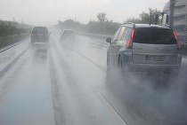 DECIZIE Schimbări majore pentru șoferi - Valabilitatea permisului extinsă, 2 ani păsuire pentru începători la amenzi, șoferul sancționat în țara de origine