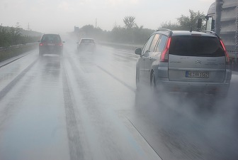 DECIZIE Schimbări majore pentru șoferi - Valabilitatea permisului extinsă, 2 ani păsuire pentru începători la amenzi, șoferul sancționat în țara de origine
