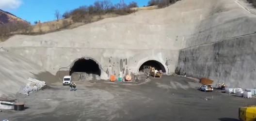 Încep lucrările la tunelul Robești de pe A1 Sibiu-Pitești VIDEO