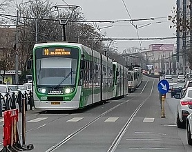Accident în București – Femeie lovită de un cablu de tensiune de la rețeaua tramvaielor. Linii de transport blocate
