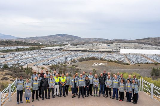 Noul șef Renault Group, impresionat de fabrica în care se produce Dacia Sandero: „Maroc este cheia pentru viitorul companiei.”