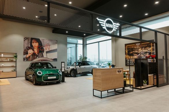 FOTO BMW deschide în afara Bucureștiului primul showroom MINI în sistem agenție, cu o investiție de jumătate de milion de euro