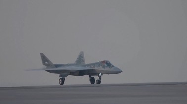 Rusia își prezintă avionul de luptă de tip Su-57 VIDEO
