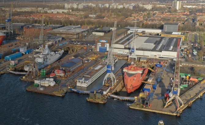 VIDEO Cu 2 șantiere navale în România, gigantul olandez Damen e acuzat de încălcarea sancțiunilor anti-Rusia, corupție și spălare de bani. A început procesul