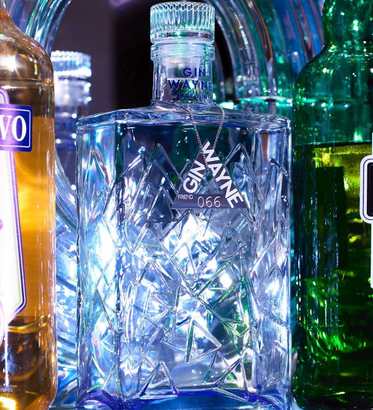 Fostul director SEAT s-a apucat de făcut gin și-l vinde cu 150 de euro sticla