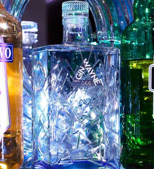 Fostul director SEAT s-a apucat de făcut gin și-l vinde cu 150 de euro sticla