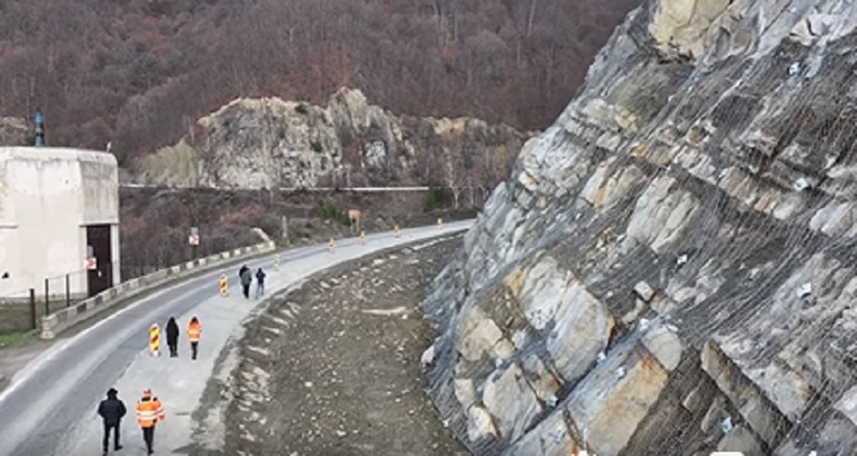 Versantul pe DN10 - fără restricții de circulație, a fost pus în siguranță VIDEO
