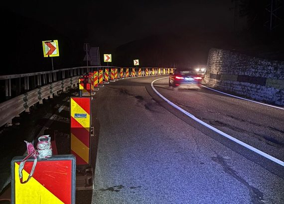 Trafic restricționat pe DN1 după o alunecare de teren zona Comarnic