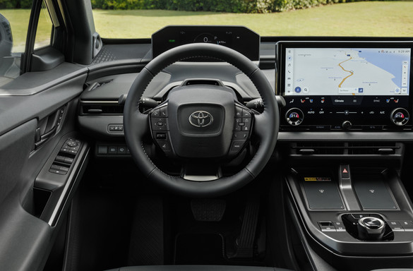 FOTO Toyota își actualizează radical primul său model electric cu baterii de la Panasonic în loc de LG și motoare mai puternice