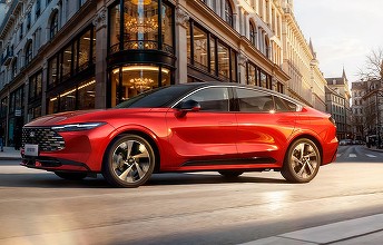 FOTO Ford Mondeo trăiește și a învățat lecția de la chinezi: display de 27 de inchi și 4K, sisteme de asistență și prețuri mici