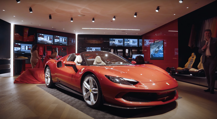 FOTO Mașini de lux Ferrari și Bentley, de 300.000 euro bucata, merg în service din cauza riscului de incendiu