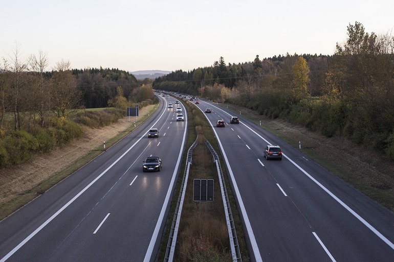 FOTO România va avea gata încă două tronsoane de autostradă. Bolojan anunță: Va fi continuitate asigurată pe Autostrada Transilvania