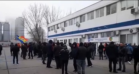 Blocaj și grevă spontană la Constanța - Șoferii de autobuz au refuzat să mai iasă pe traseu
