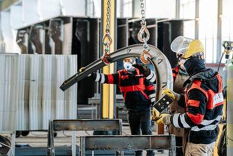 Nouă fabrică în România, cu roboți și laser, pentru Autostrada Sibiu-Pitești FOTO