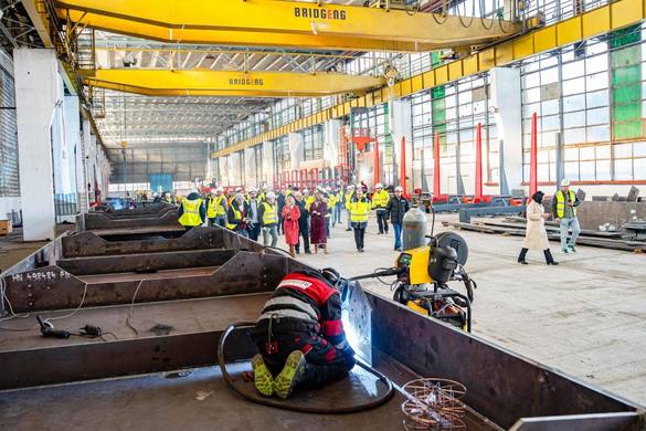 Nouă fabrică în România, cu roboți și laser, pentru Autostrada Sibiu-Pitești FOTO