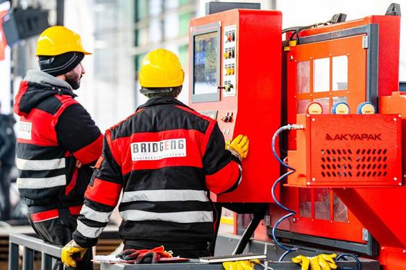 Nouă fabrică în România, cu roboți și laser, pentru Autostrada Sibiu-Pitești FOTO