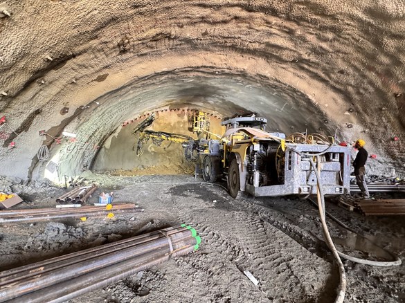 Umbrărescu aduce muncitori și pe 31 decembrie la „Tunelurile pentru urși” FOTO&VIDEO