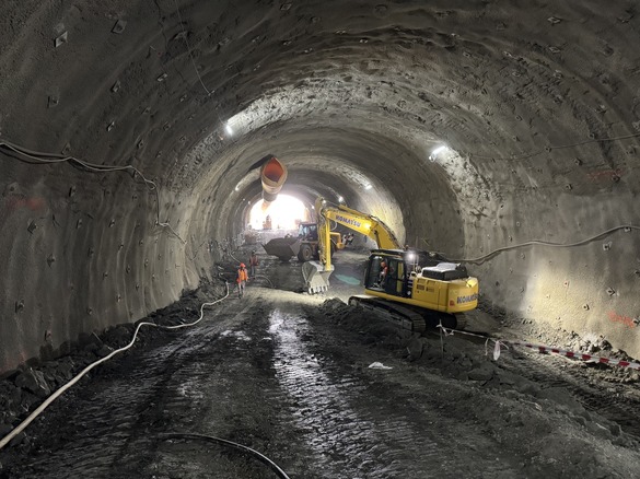 Umbrărescu aduce muncitori și pe 31 decembrie la „Tunelurile pentru urși” FOTO&VIDEO