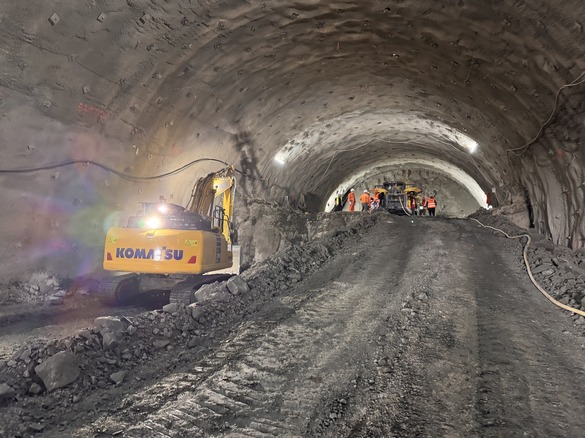 Umbrărescu aduce muncitori și pe 31 decembrie la „Tunelurile pentru urși” FOTO&VIDEO