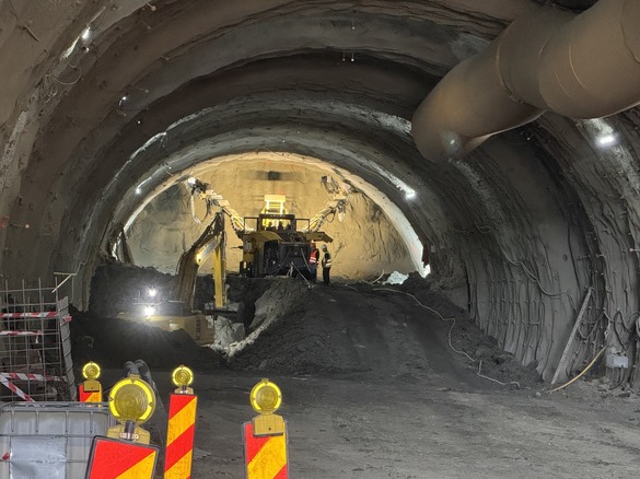 Umbrărescu aduce muncitori și pe 31 decembrie la „Tunelurile pentru urși” FOTO&VIDEO