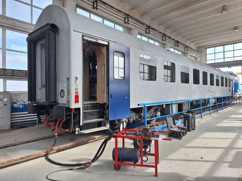 Fabrica vagoane marfă în construcție în Ungaria, investiție românească cu parteneriat China România, utilaje și muncitori pe șantier industrial. | sursa foto: Profit Fabrica vagoane marfă în construcție în Ungaria, investiție românească cu parteneriat China România, utilaje și muncitori pe șantier industrial. | sursa foto: Profit