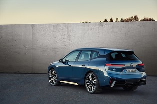 BMW iX și i4: consum, autonomie reală și capcane la drum lung