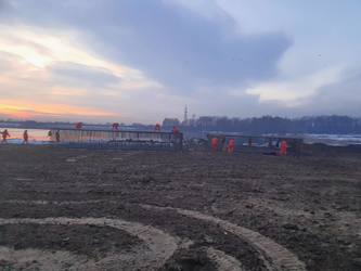 Muncitorii lui Umbrărescu, fără oprire la lucru pe Lacul Cernica VIDEO
