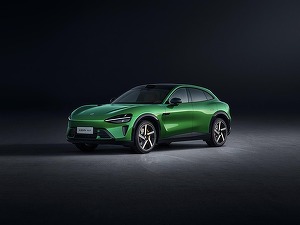 Xiaomi lansează precomenzi pentru o versiune îmbunătățită a sedanului electric SU7