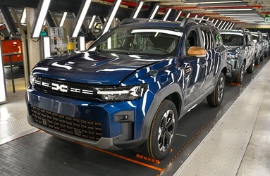 ULTIMA ORĂ Vești proaste din industria auto: Producția uzinei Dacia a scăzut drastic în decembrie. România a fabricat mai puține mașini în 2025
