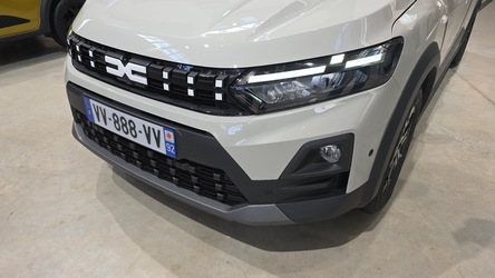 Dacia va veni cu un nou model, produs în România FOTO