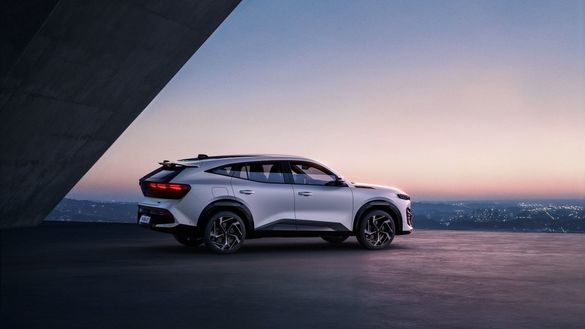 FOTO Noul Renault Filante, unul special, dezvăluit în premieră mondială - Corespondență din Seul 