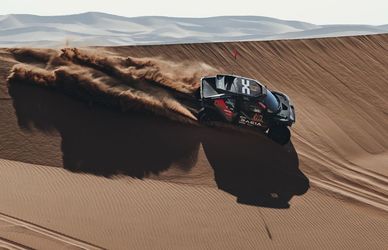 Dacia luptă dramatic cu Toyota și Ford pentru victoria în Raliul Dakar. Primul loc cu trei etape înainte de final