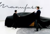 VIDEO&FOTO Șeful Mercedes dezvăluie prima imagine cu noul S Class, considerat cel mai avansat automobil premium din lume