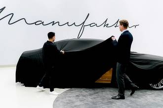 VIDEO&FOTO Șeful Mercedes dezvăluie prima imagine cu noul S Class, considerat cel mai avansat automobil premium din lume