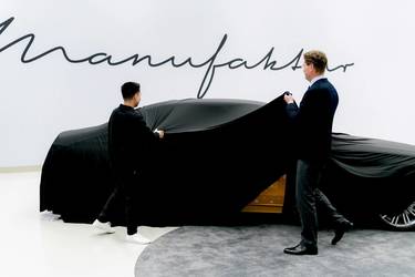 VIDEO&FOTO Șeful Mercedes dezvăluie prima imagine cu noul S Class, considerat cel mai avansat automobil premium din lume